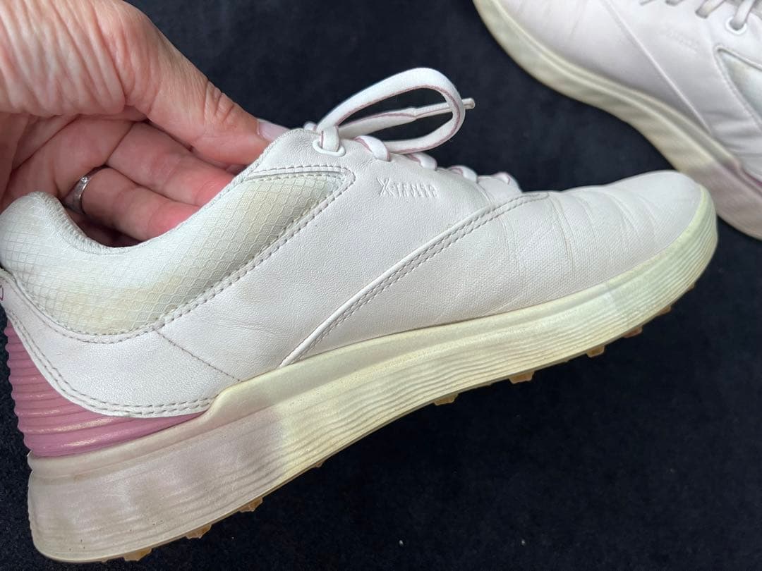 Ecco ホワイト ピンクスニーカー 女性用24.5センチ