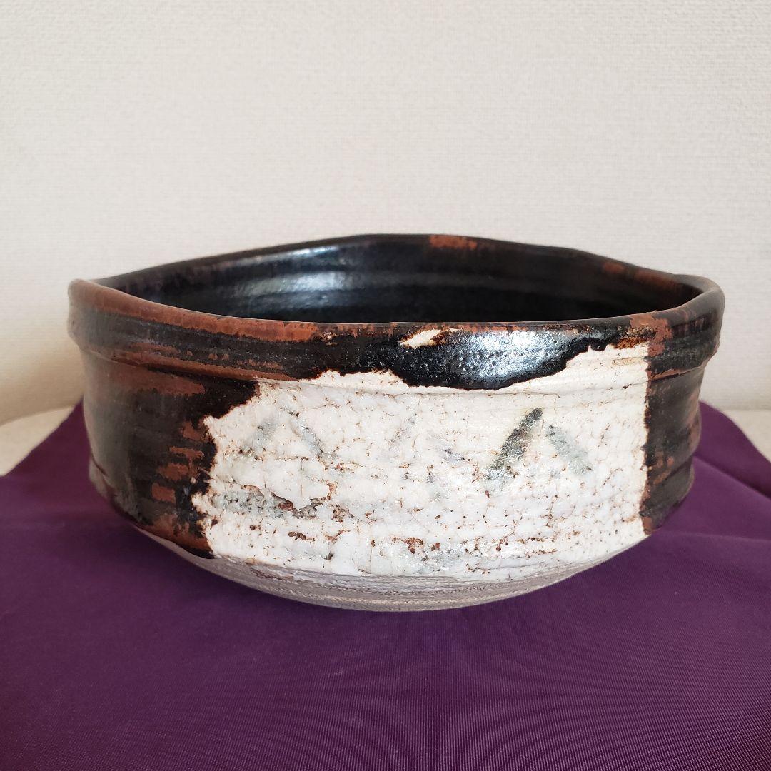 No140　大振りで古い黒織部茶碗