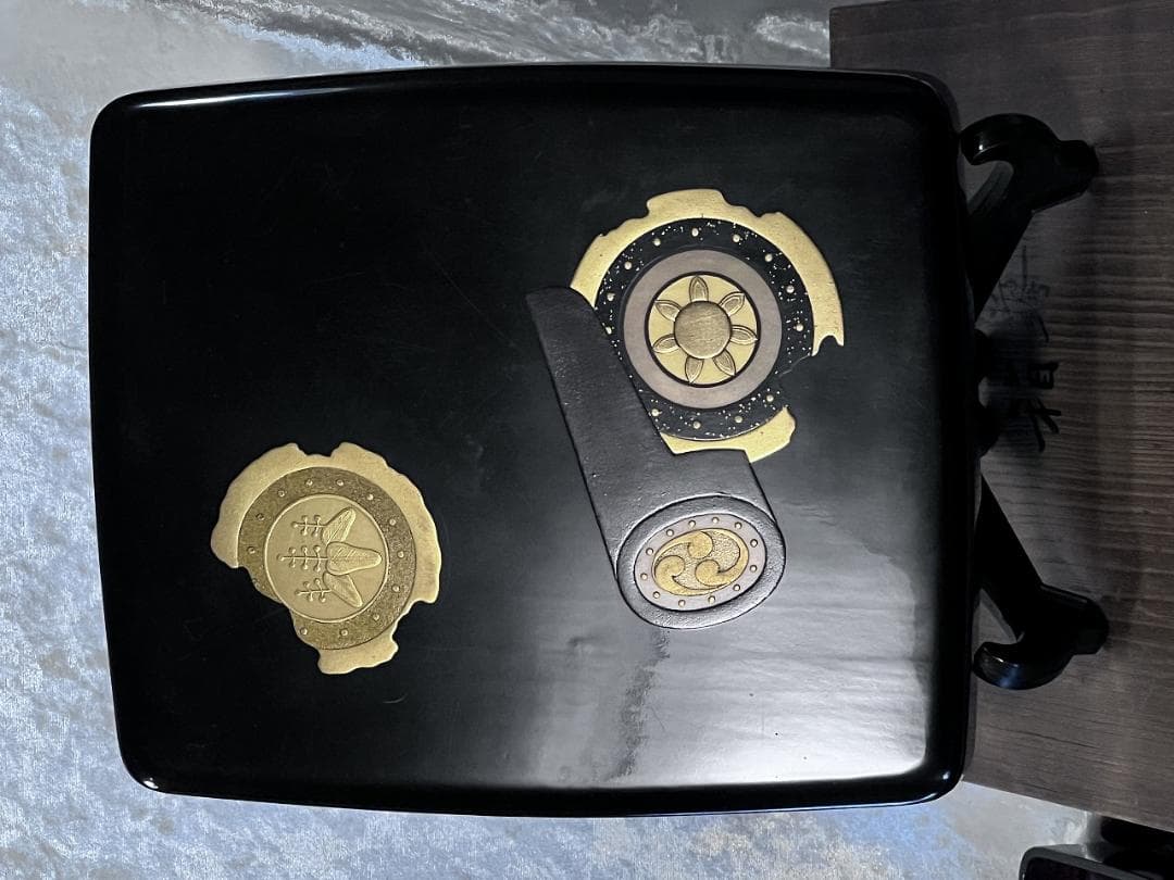 漆器 文箱 金蒔絵硯箱　瓦模様　桐紋　水滴　筆付き 黒 金色装飾 伝統デザイン