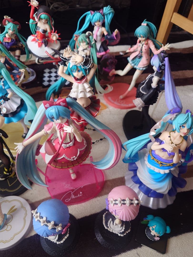 初音ミク フィギュア 30体+2体セット 　ジャンク扱い