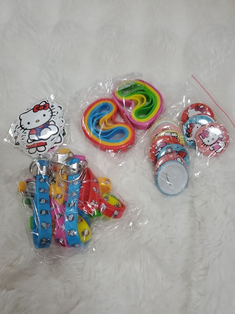 ✨新品未使用 キティ 缶バッジ キーホルダー シール バンド