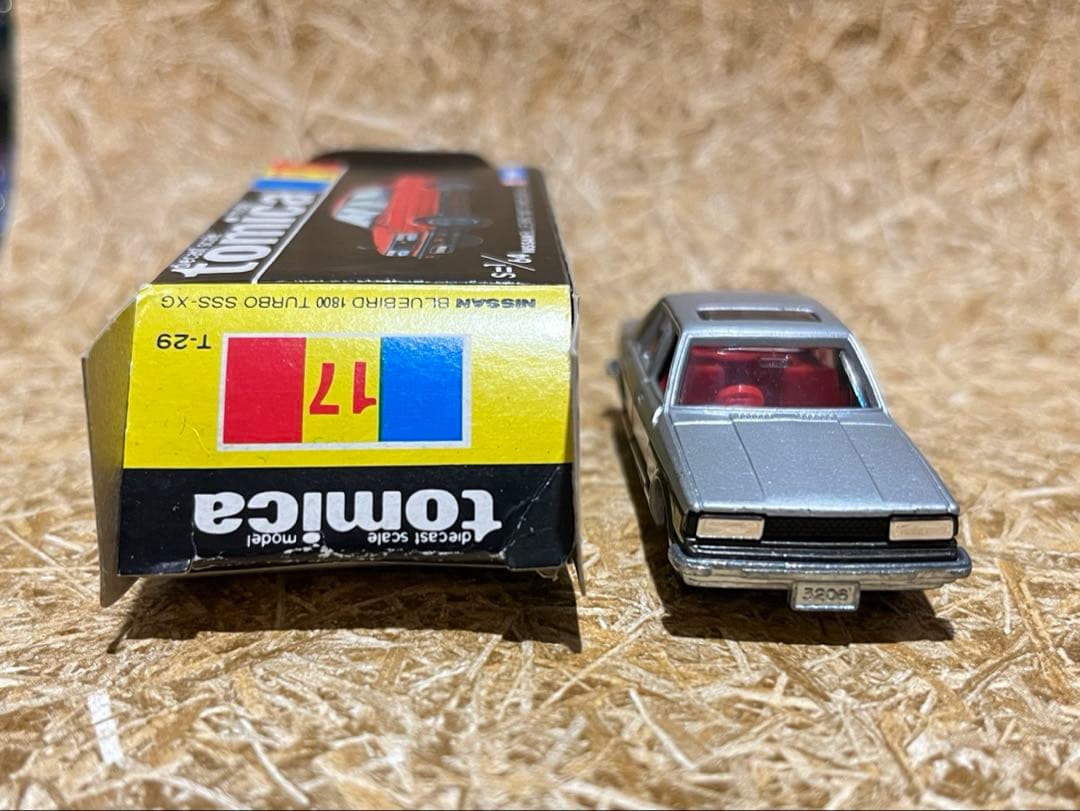 トミカ 日本製 黒箱 17ニッサン ブルーバード 1800ターボ スーパーギフト