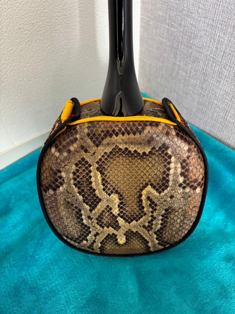 沖縄三線 紫檀棹 本皮1枚張りソフトケース付き