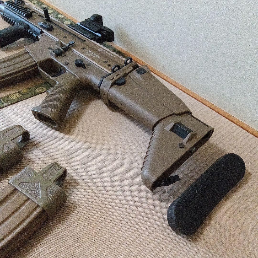 SCAR次世代電動ガン ドットサイト、マガジン4本・マガジンポーチ2つ他セット