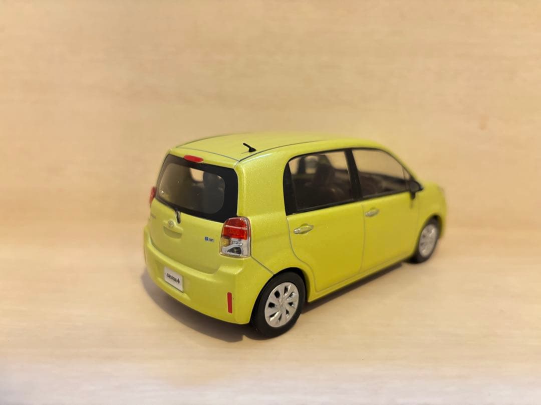 非売品 1/30 トヨタ スペイド シトラスマイカメタリック カラーサンプル
