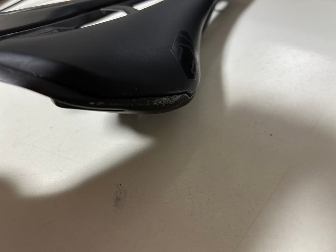 シマノ PRO Stealth superlight カーボンサドル　142mm