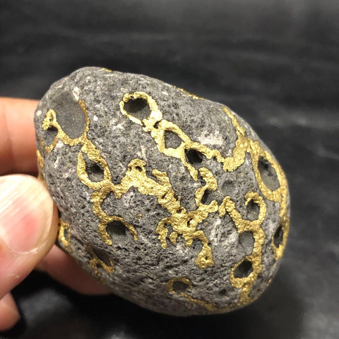 世界に1つ◼️超カッコイイまん丸な溶岩石の金彩ロックアート『オクトパシスタ』