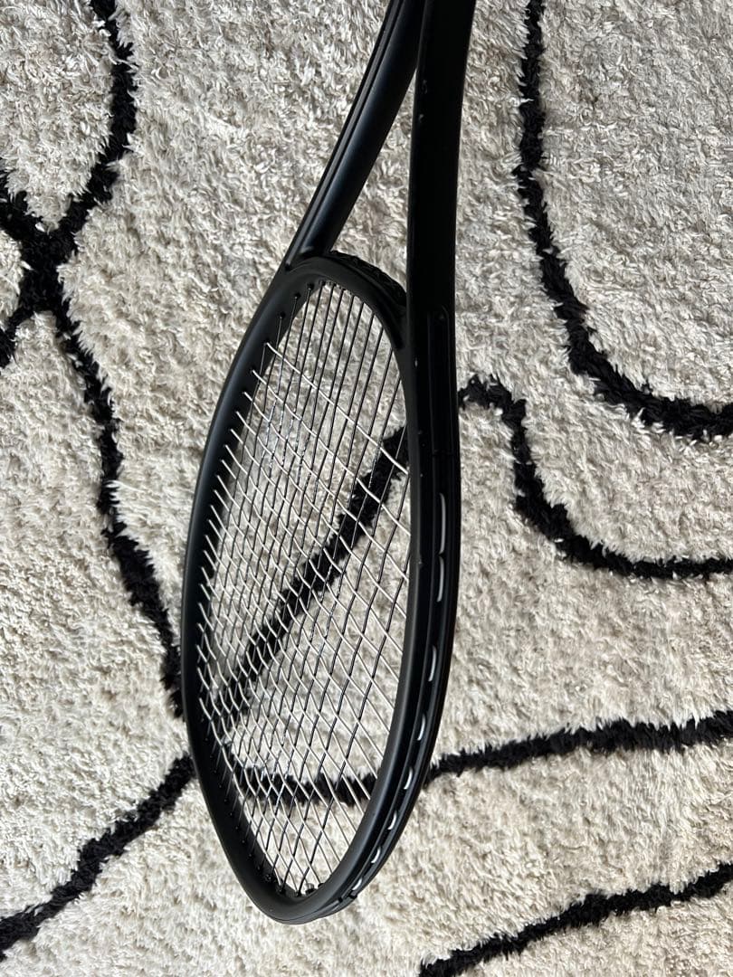 テニスラケット　黒塗り