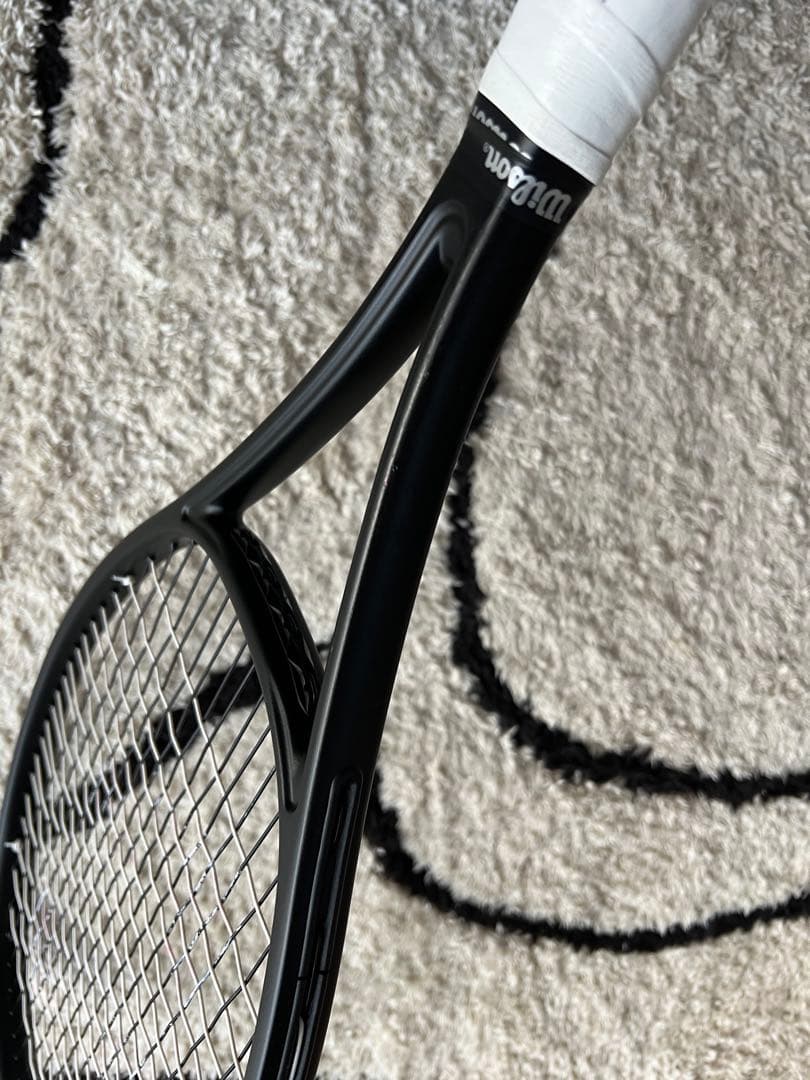 テニスラケット　黒塗り