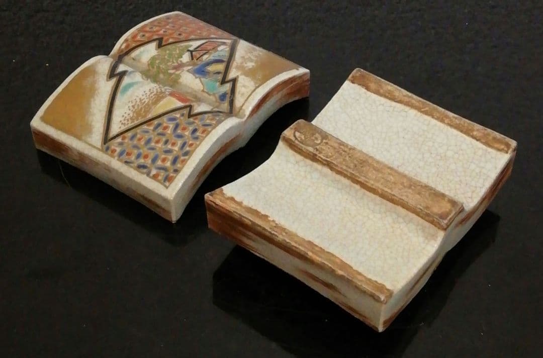 真葛香山作　色絵　本型　香合　箱付　茶道具