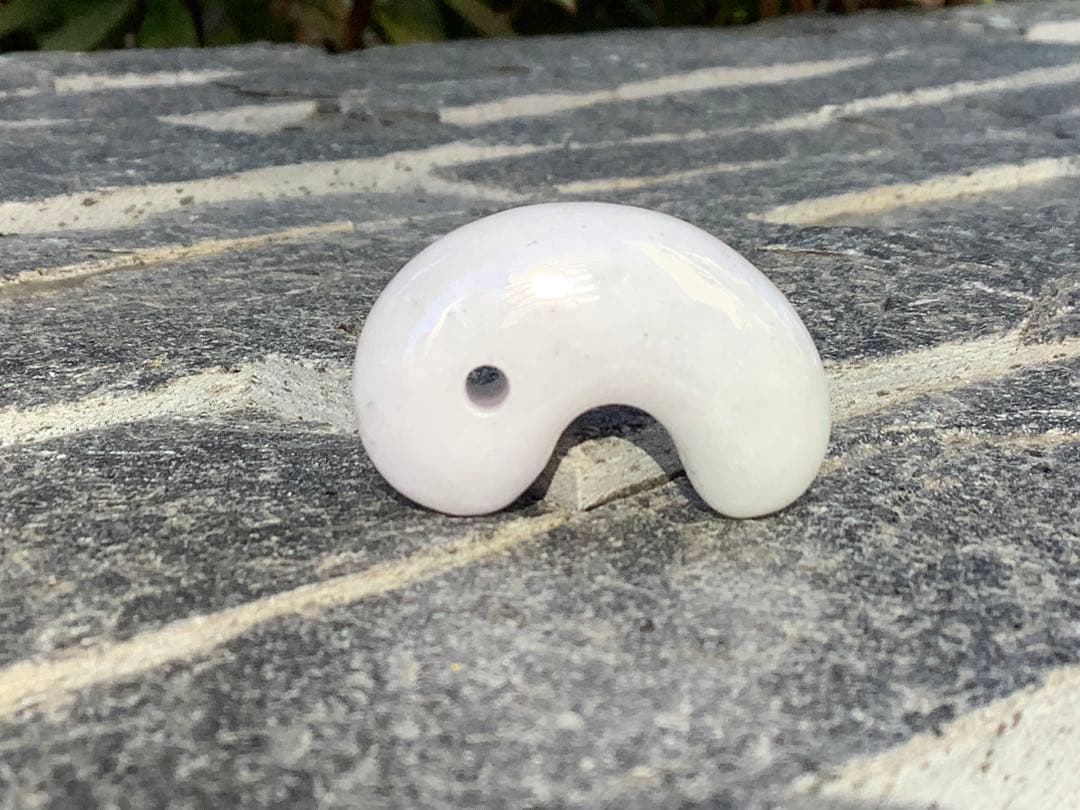 ✳小滝産　高品質*特大プレミア　糸魚川翡翠勾玉　鑑別書付　高価逸品お値引きあり‼️