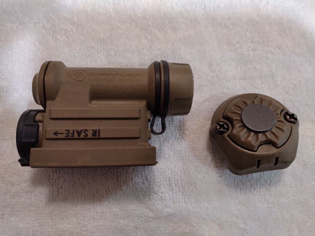 ミリタリーライト(ヘルメット用)