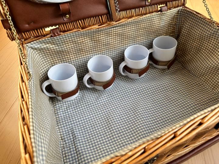 ピクニックバスケット食器付き