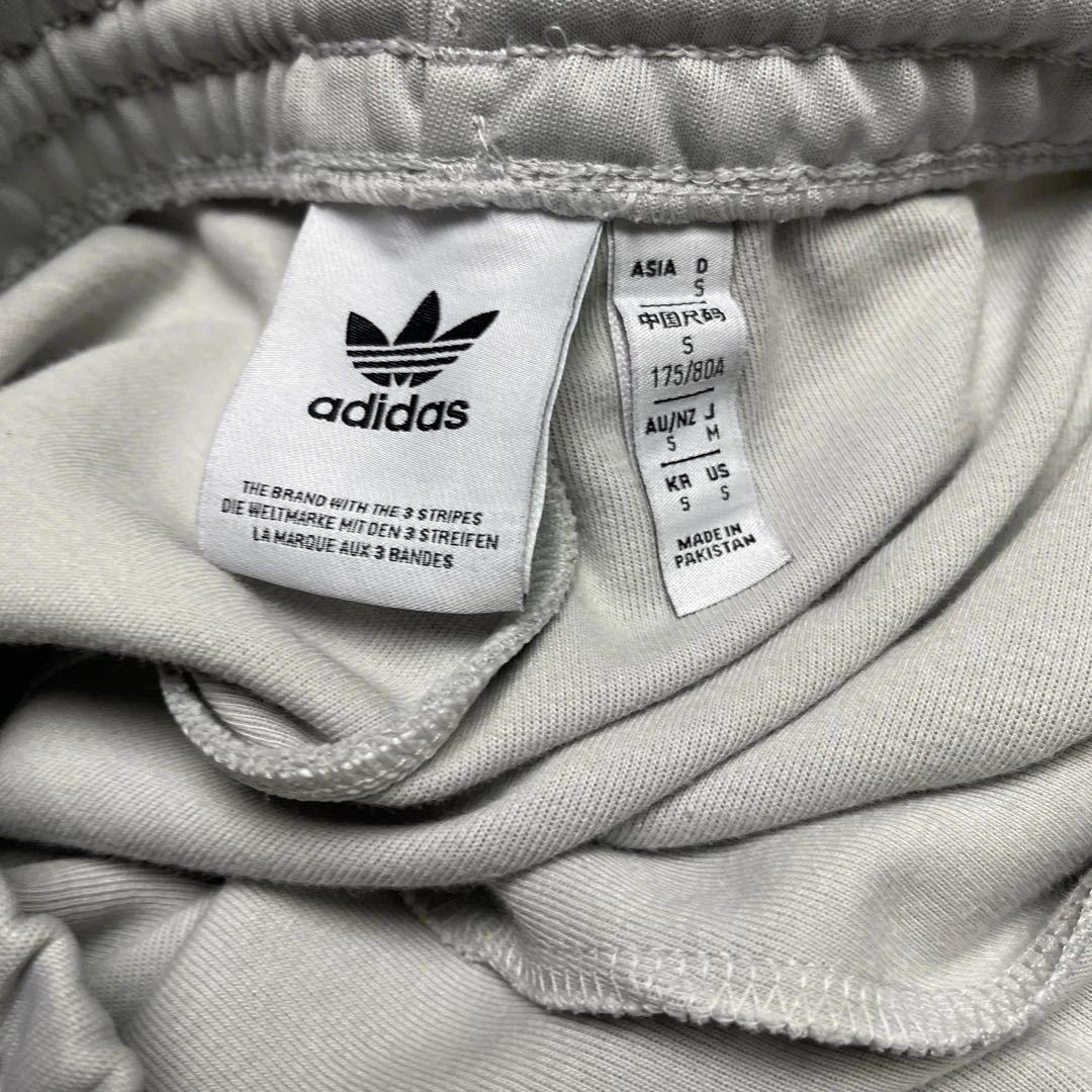 adidas トレフォイルロゴ 3本ライン グレージャージパンツ