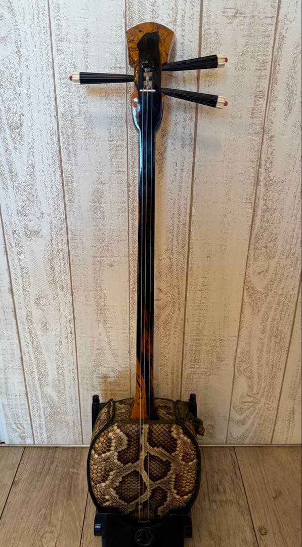 八重山黒木　漆塗り　三線