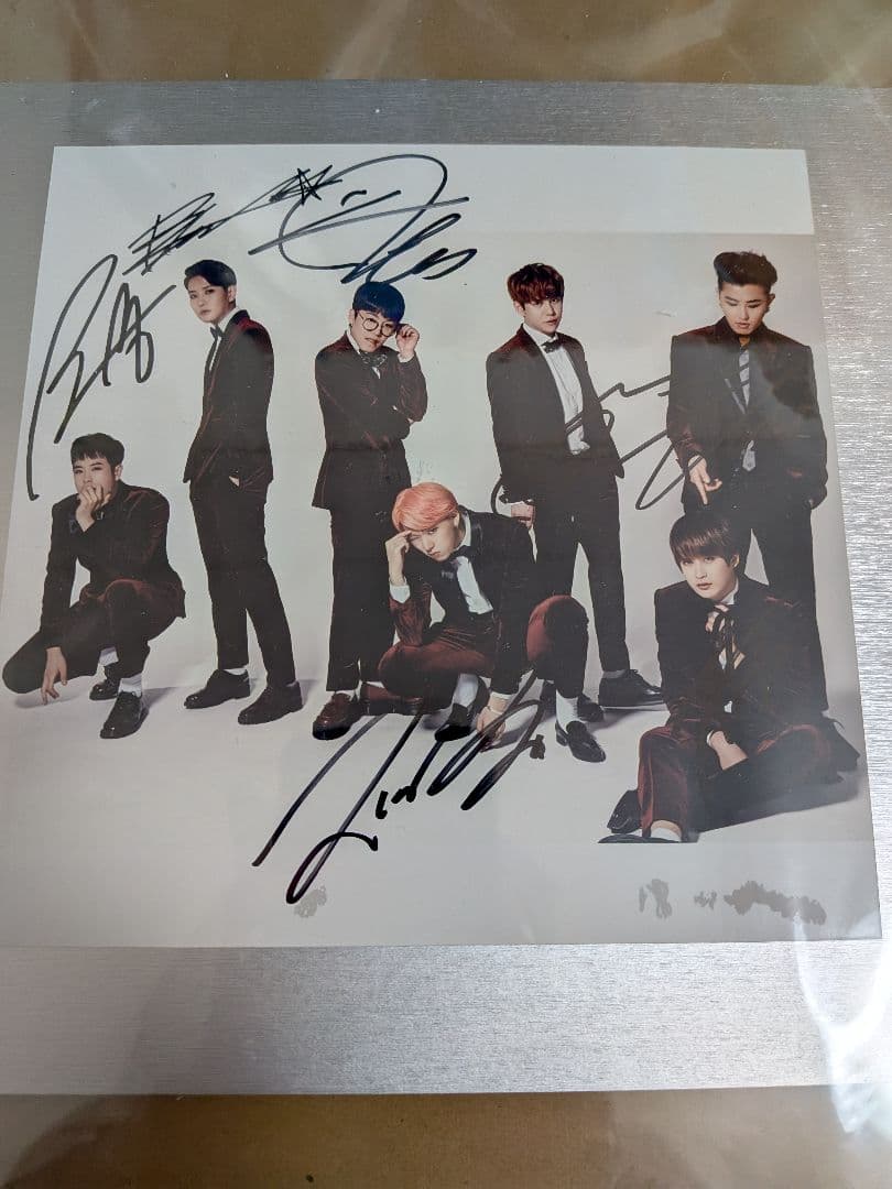 ブロックビー BLOCK Bのサイン入りフォトとトラップフレームのセット