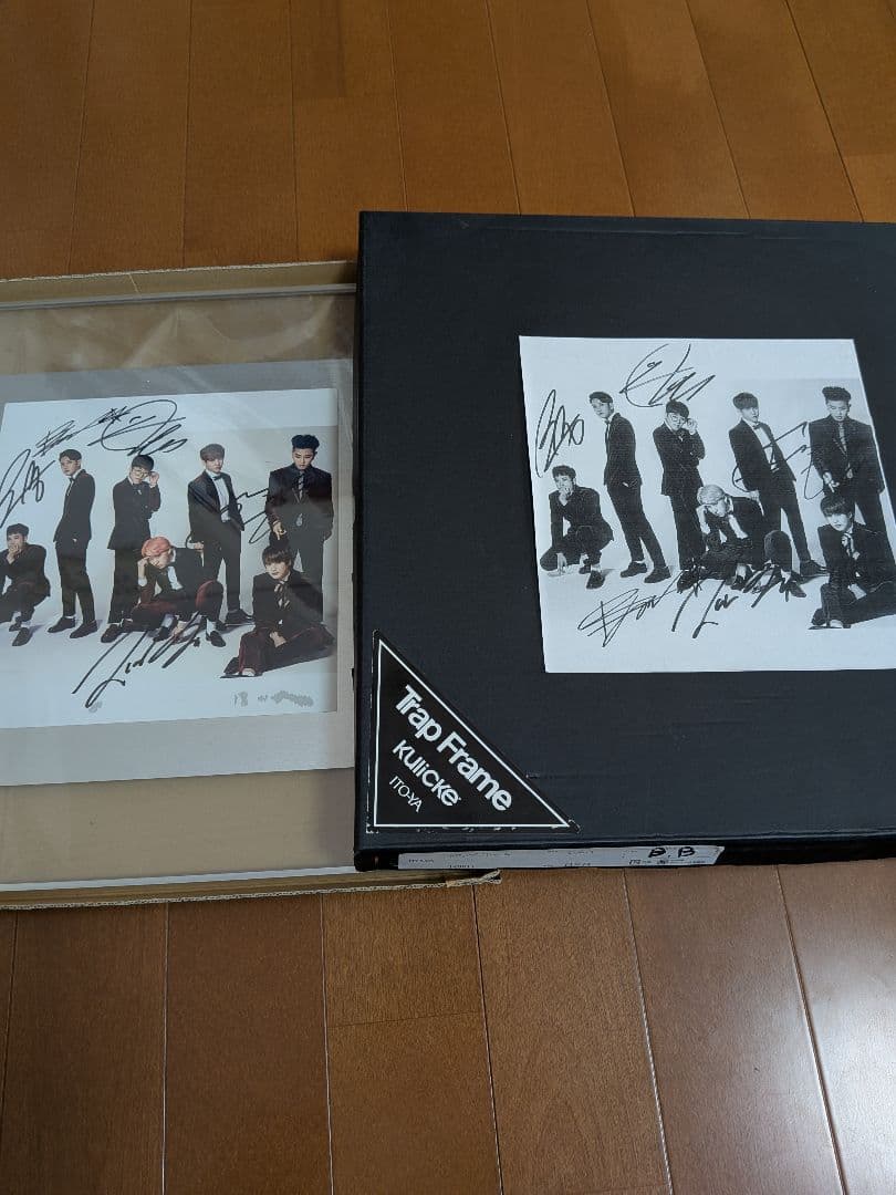 ブロックビー BLOCK Bのサイン入りフォトとトラップフレームのセット