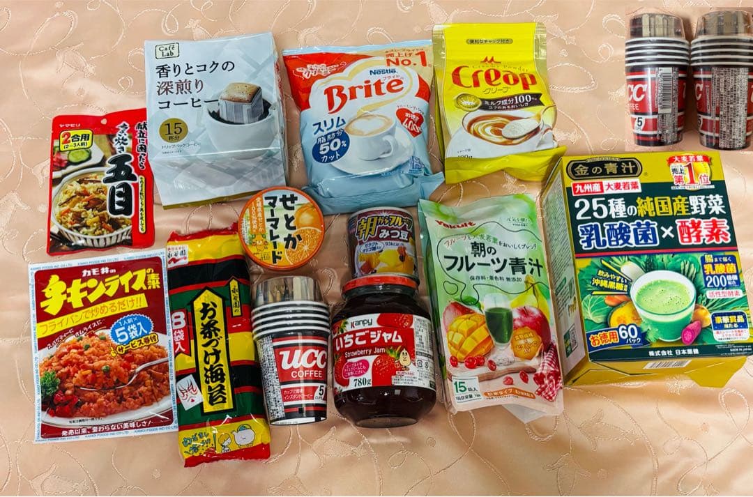 藤*川様 【食品まとめ売り】 カレー ラーメン 珈琲 青汁 調味料 色々57点+
