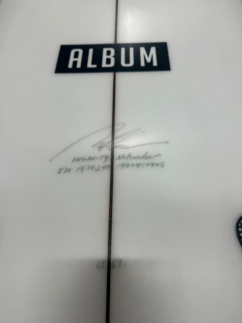 【美品】　ALBUM SURFBOARDインサニティ　フィン付き