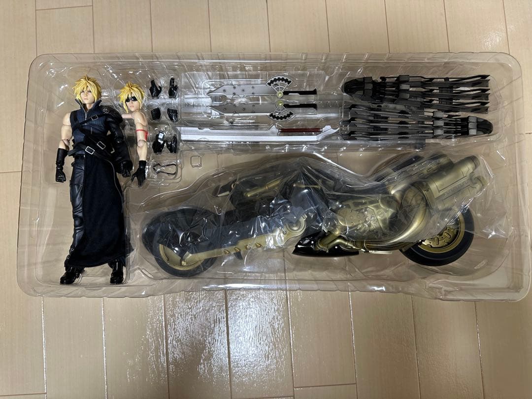 PLAYARTS改 クラウド・ストライフ&フェンリル