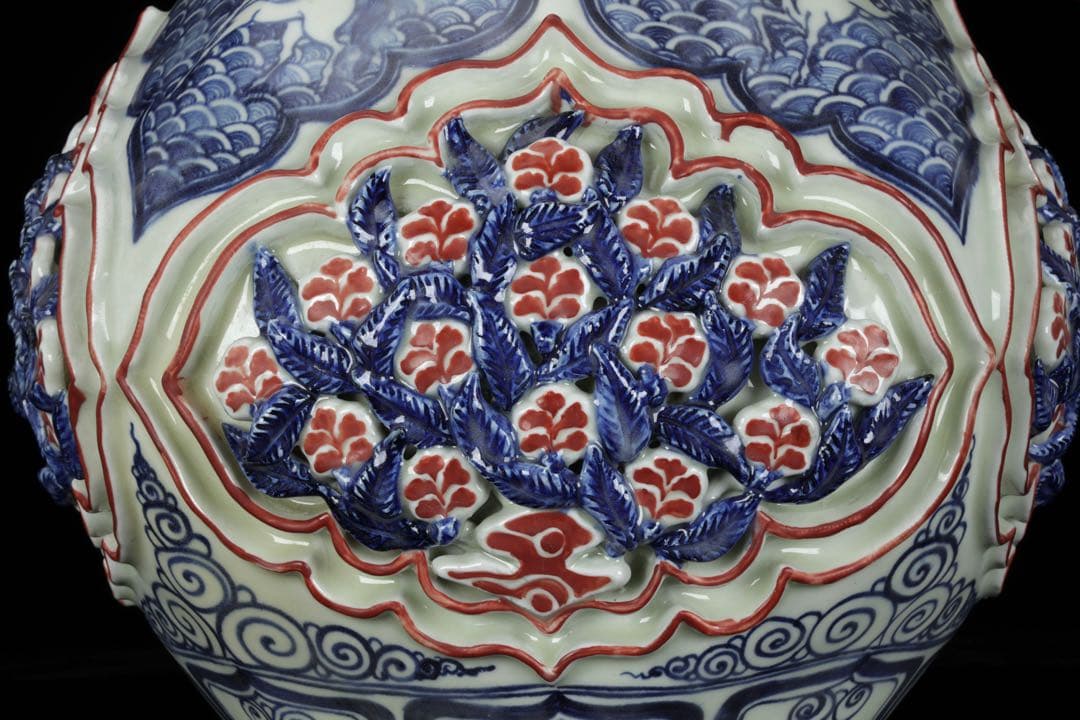 中国古玩 青花釉裏紅透彫花弁麒麟紋壺 唐物 飾壺 花瓶 時代物 古美術 骨董品