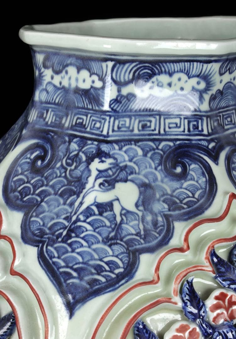 中国古玩 青花釉裏紅透彫花弁麒麟紋壺 唐物 飾壺 花瓶 時代物 古美術 骨董品