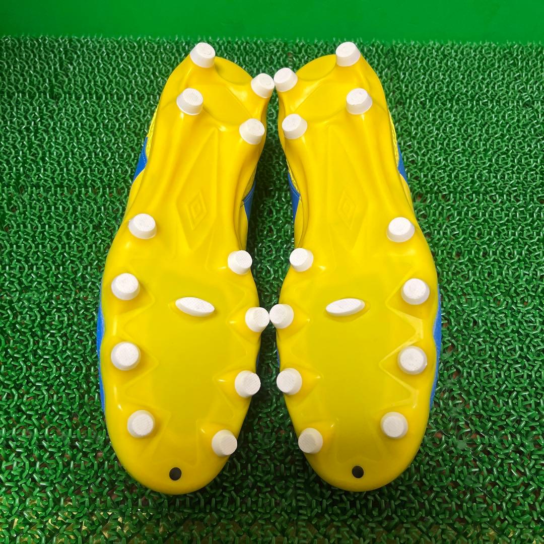 アンブロ サッカースパイク アクセレイター プロ(ブルー×イエロー)