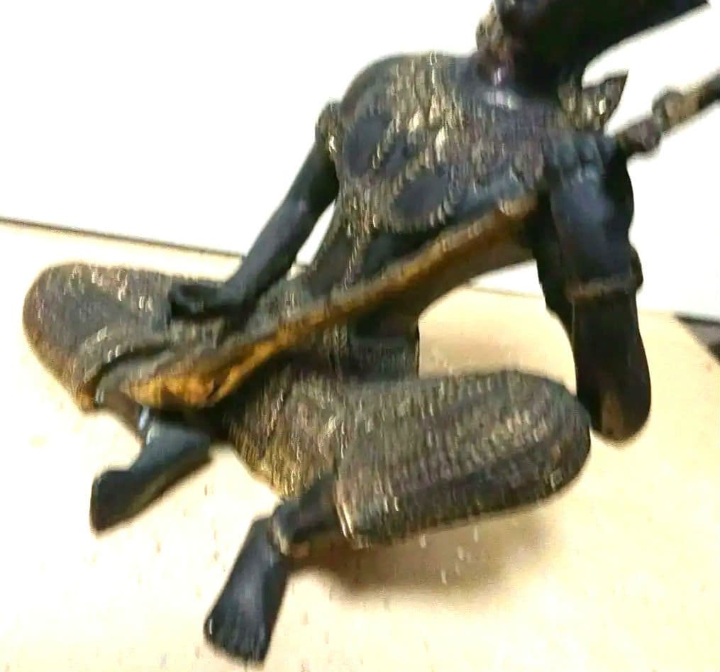 密教法具を持つチベット仏像