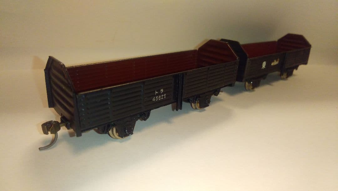 HOゲージ　エンドウ　DD13+2軸貨車4両