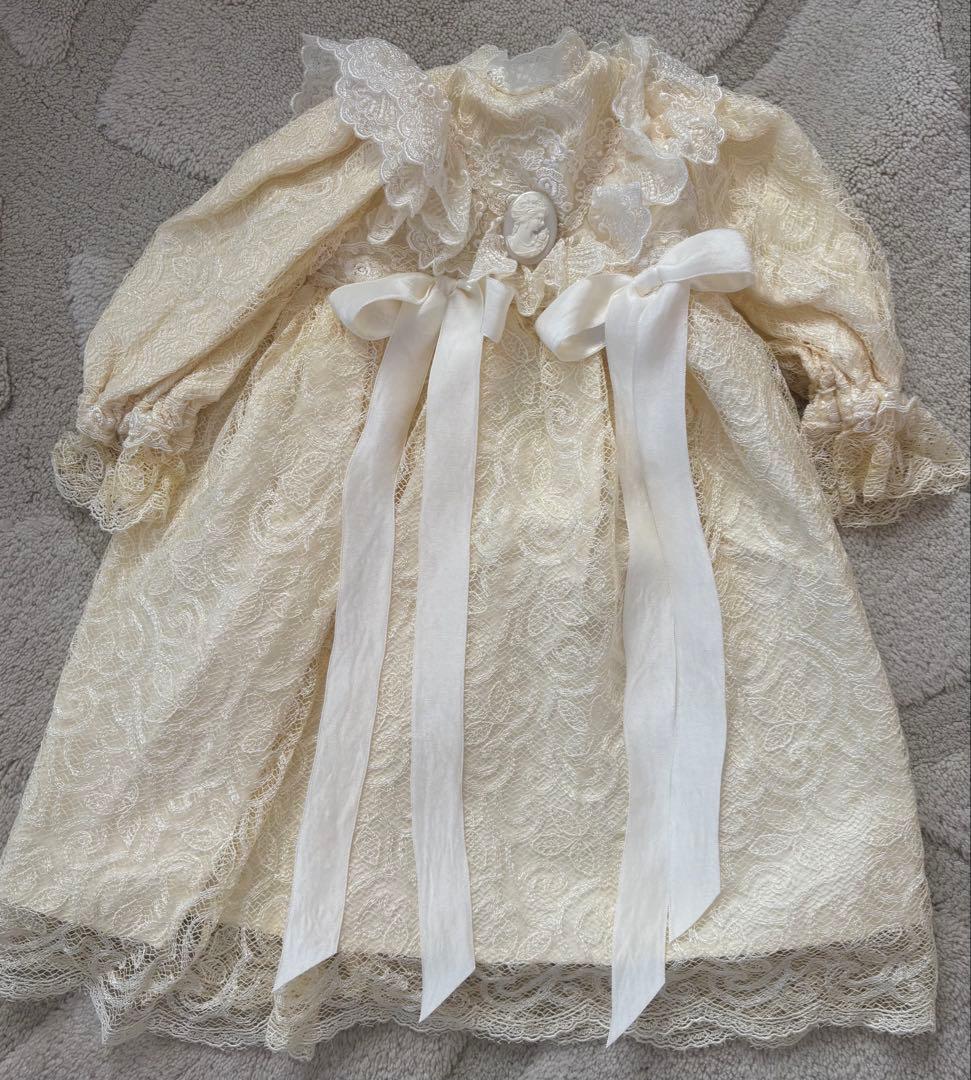 68センチアンティークドール用ドレス　クリーム色レースドレスと帽子