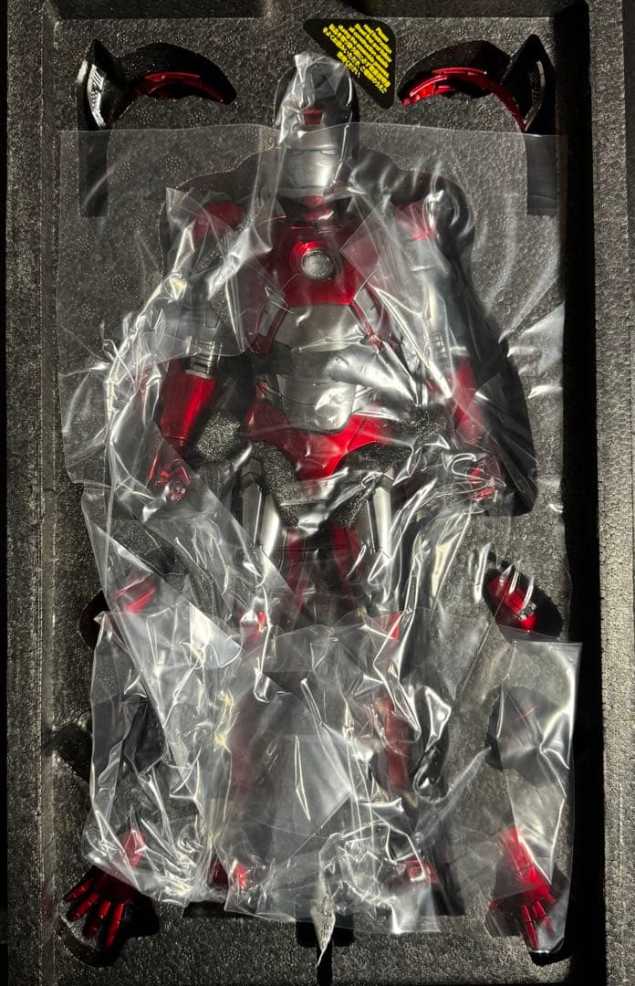ホットトイズ　アイアンマン　マーク7(プラチナカラー)D100 新品未使用