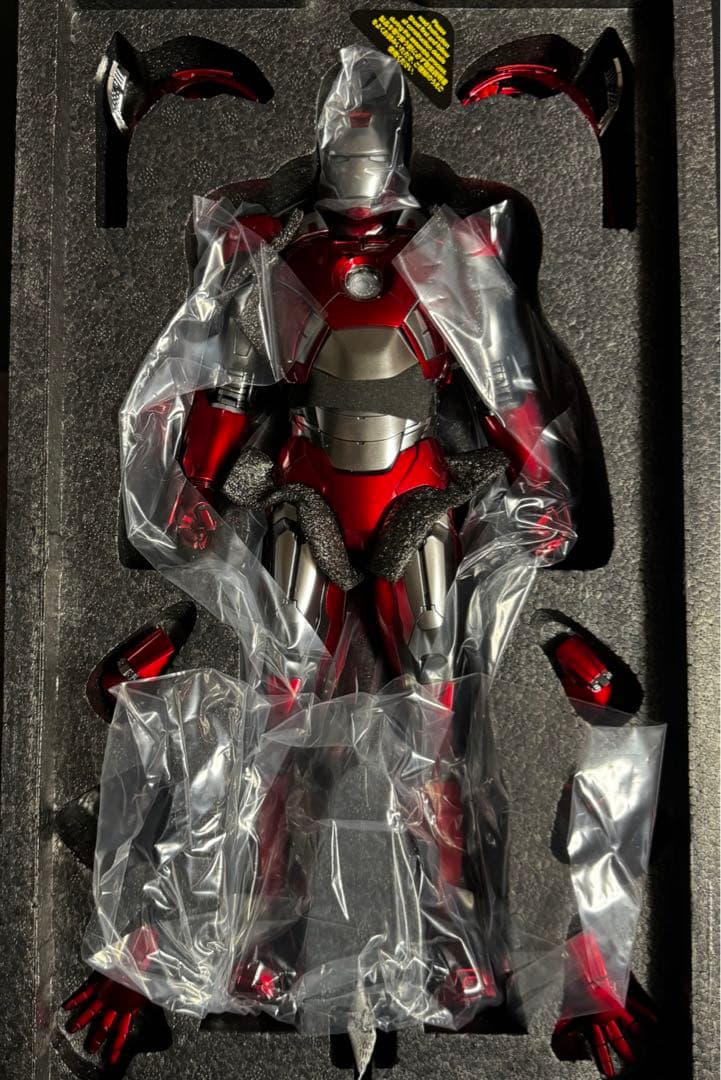 ホットトイズ　アイアンマン　マーク7(プラチナカラー)D100 新品未使用