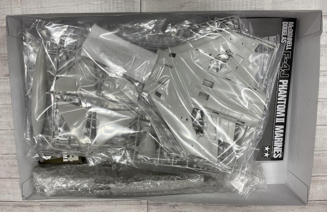 ◆未組立◆1/32 マクダネル・ダグラス F-4J ファントムII マリーン