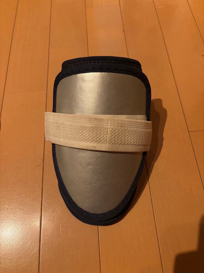 ミズノエルボーガード&フットガードシルバー×ネイビーフリーサイズ