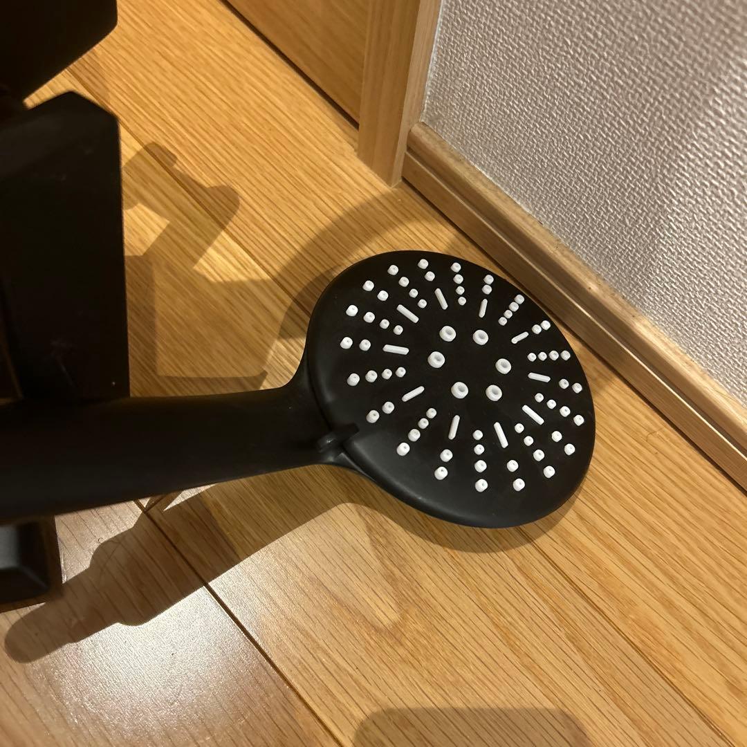 ブラック円形シャワーヘッド