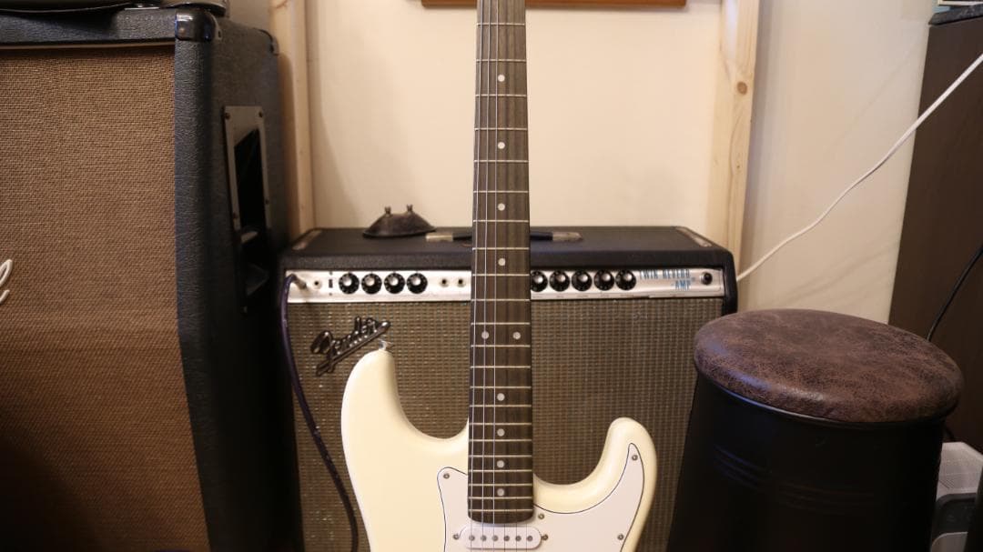 Maison ストラトキャスター　タイプ　ヴィンテージホワイト