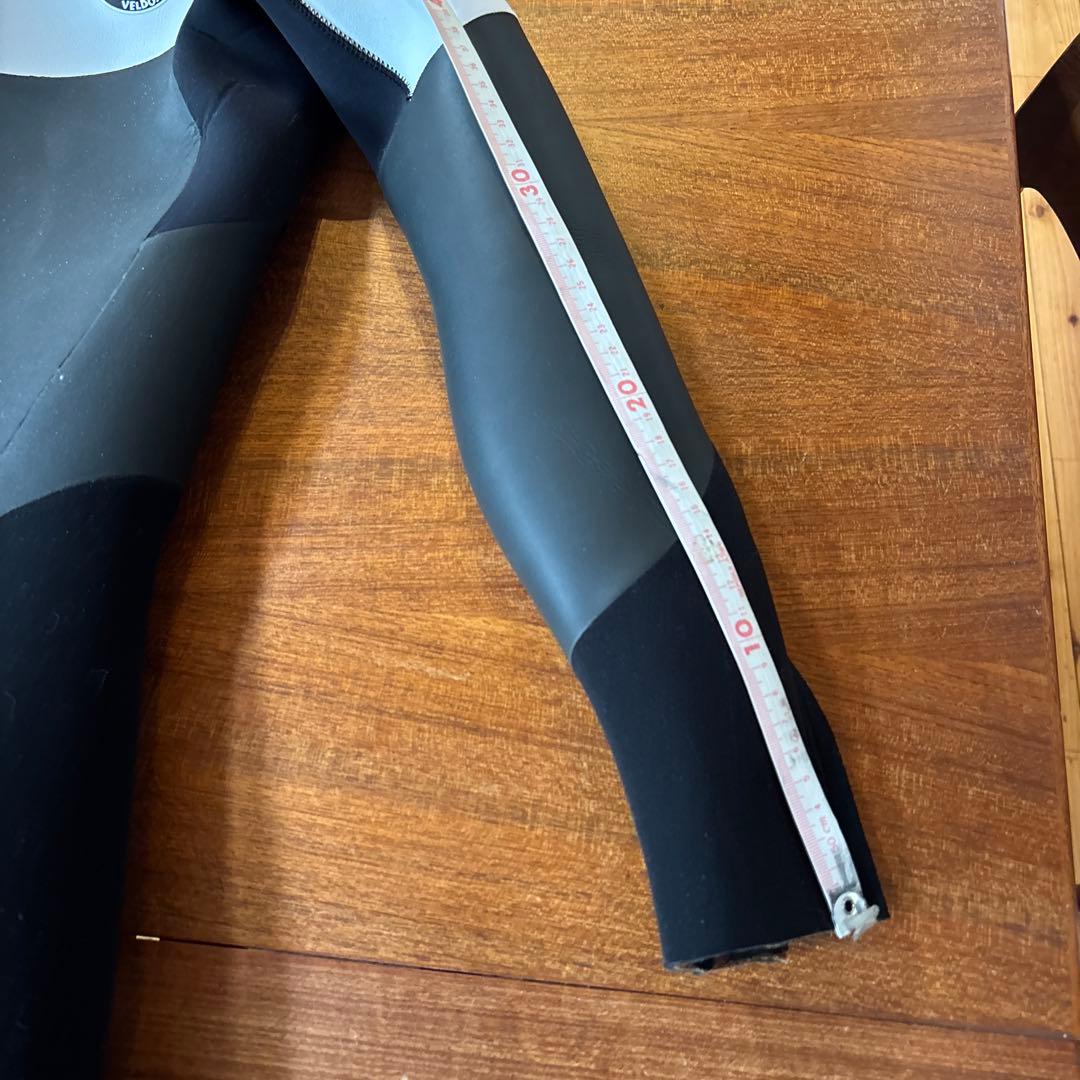 オーダーほぼ新品　セミドライスーツ ブラック・ホワイト