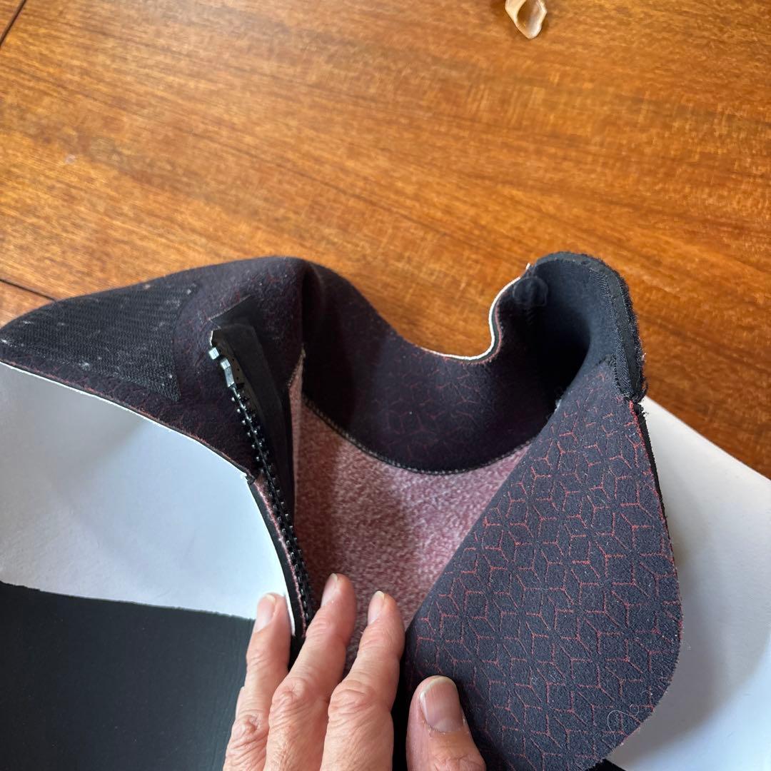 オーダーほぼ新品　セミドライスーツ ブラック・ホワイト