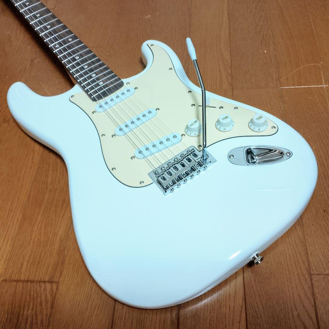 美品　BUSKER’S　ストラトキャスタータイプ　エレキギター　ホワイト