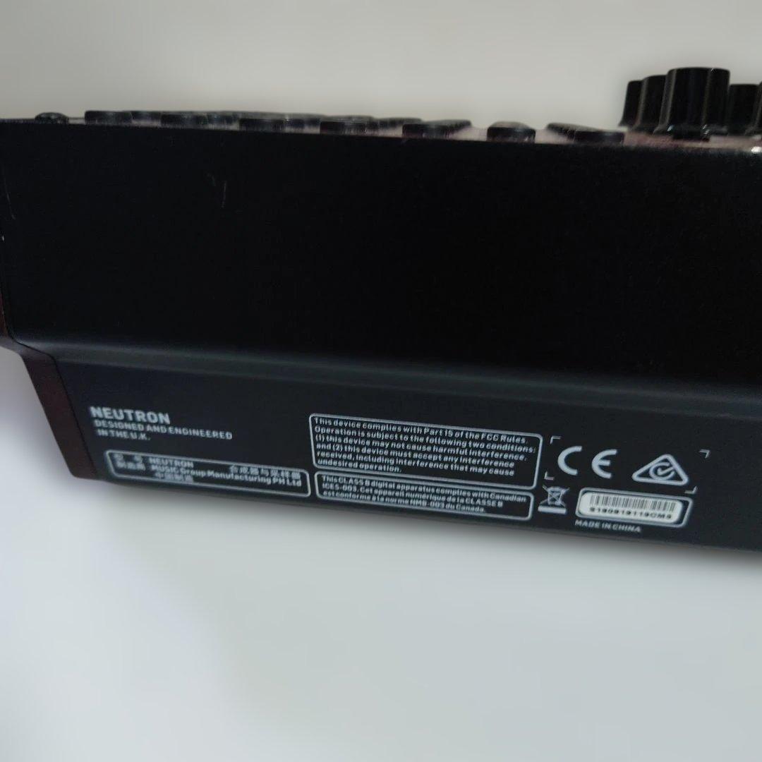 BEHRINGER Neutron モジュラーシンセサイザー　ベリンガー