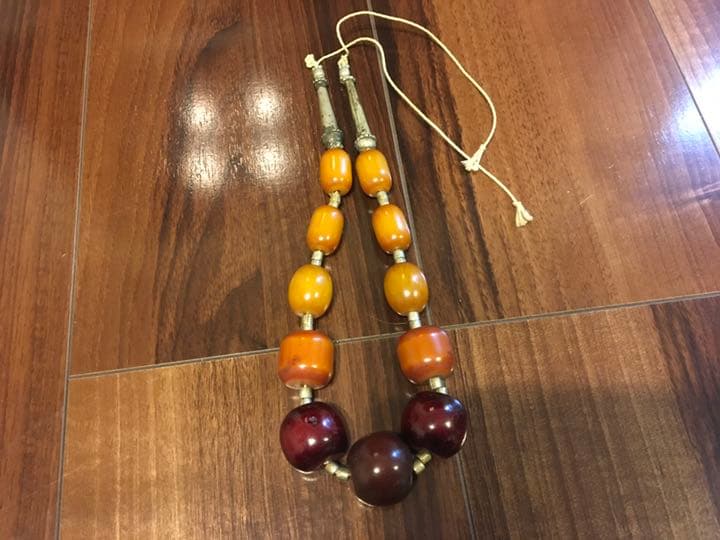 アンバーのネックレス