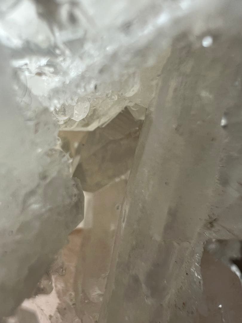 龍脈の精髄 九州産虹入り水晶クラスター抜群の透明度