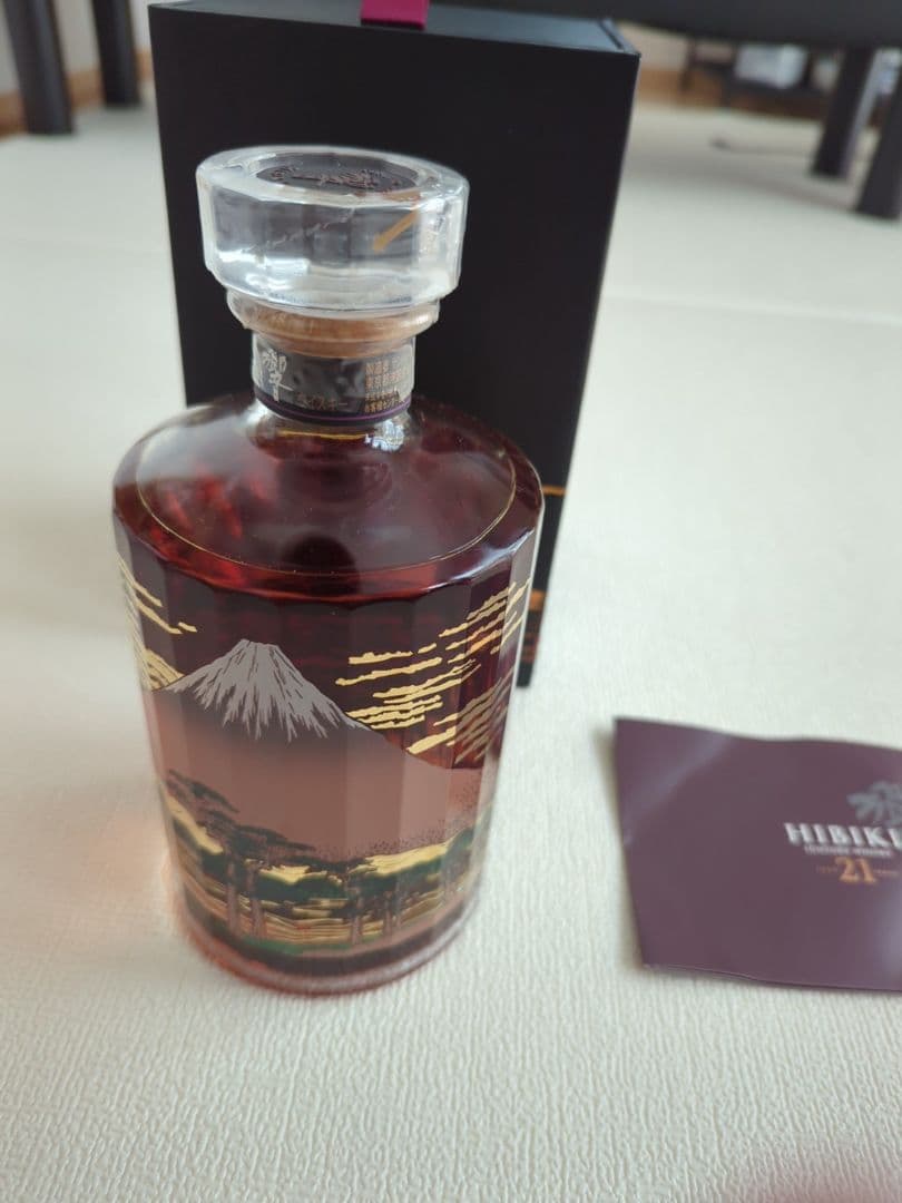 サントリー響21年 富士風雲図 意匠ボトル