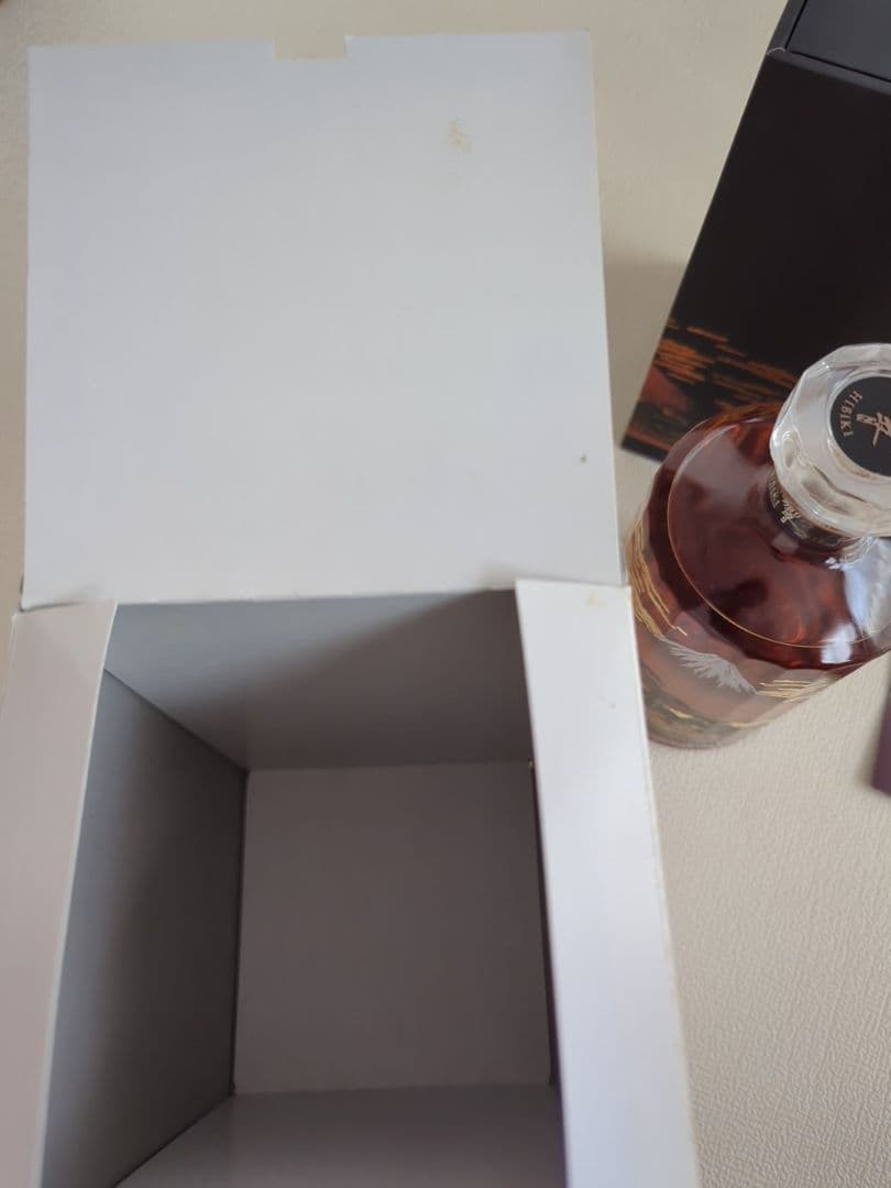 サントリー響21年 富士風雲図 意匠ボトル