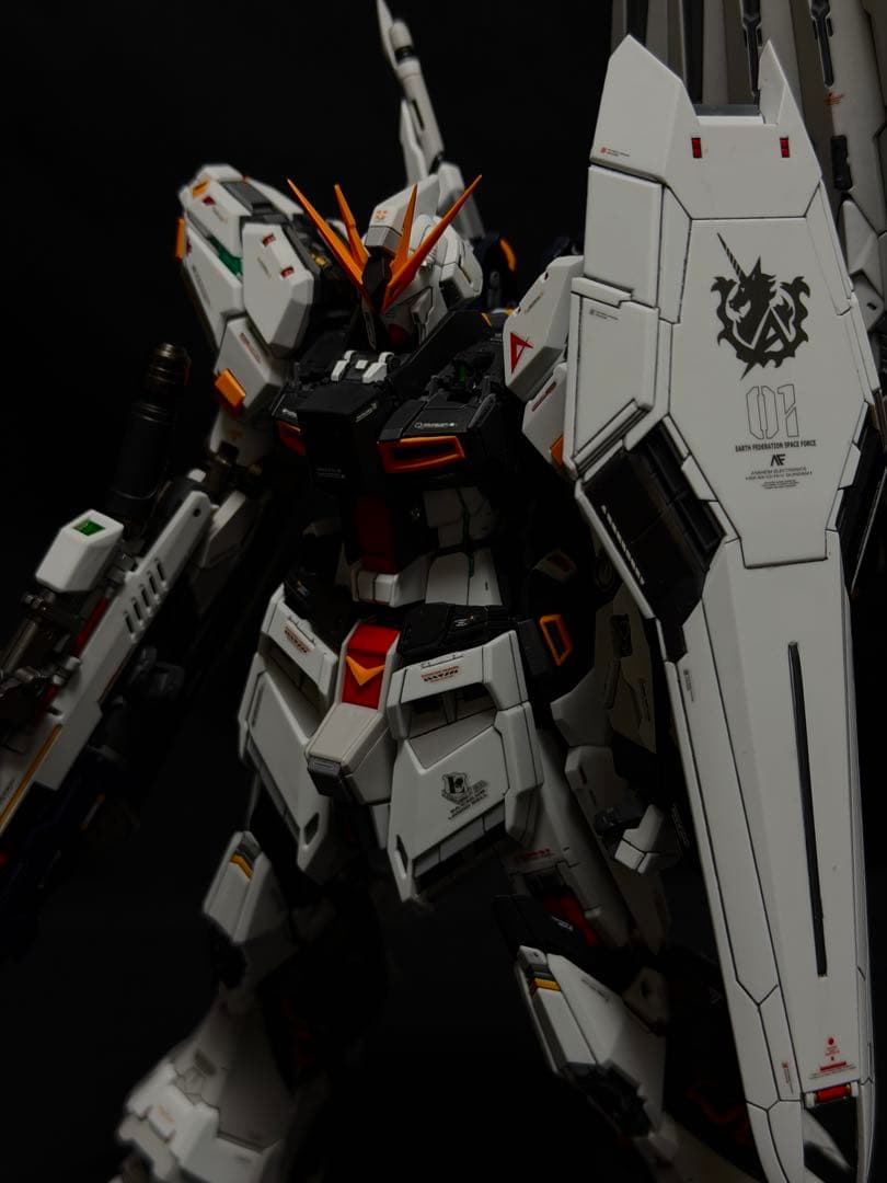 1/100 ニューガンダム 改修塗装済完成品 ガンプラ完成品 νGUNDAM
