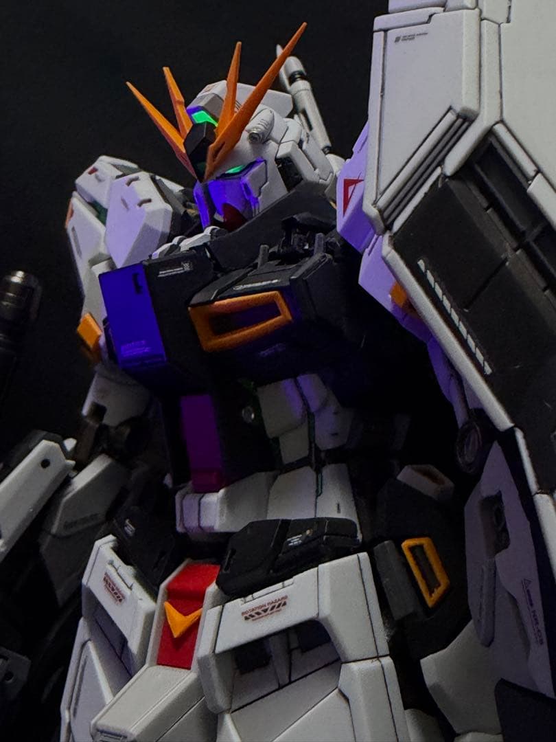 1/100 ニューガンダム 改修塗装済完成品 ガンプラ完成品 νGUNDAM