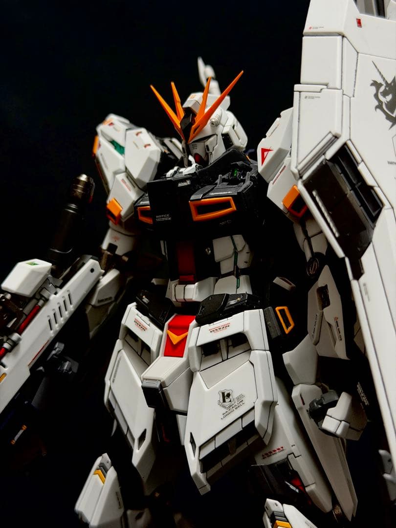 1/100 ニューガンダム 改修塗装済完成品 ガンプラ完成品 νGUNDAM