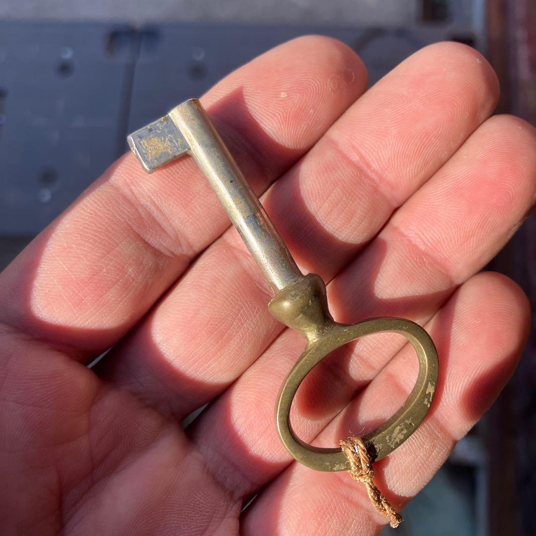 イタリア家具 木製大型 アーチ型ガラスショーケース 飾り棚 アンティーク