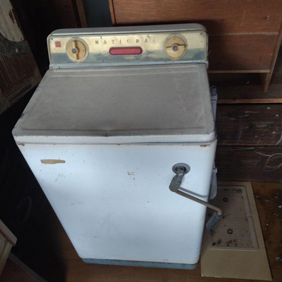 レトロ洗濯機　店舗にて傘置きとして使用