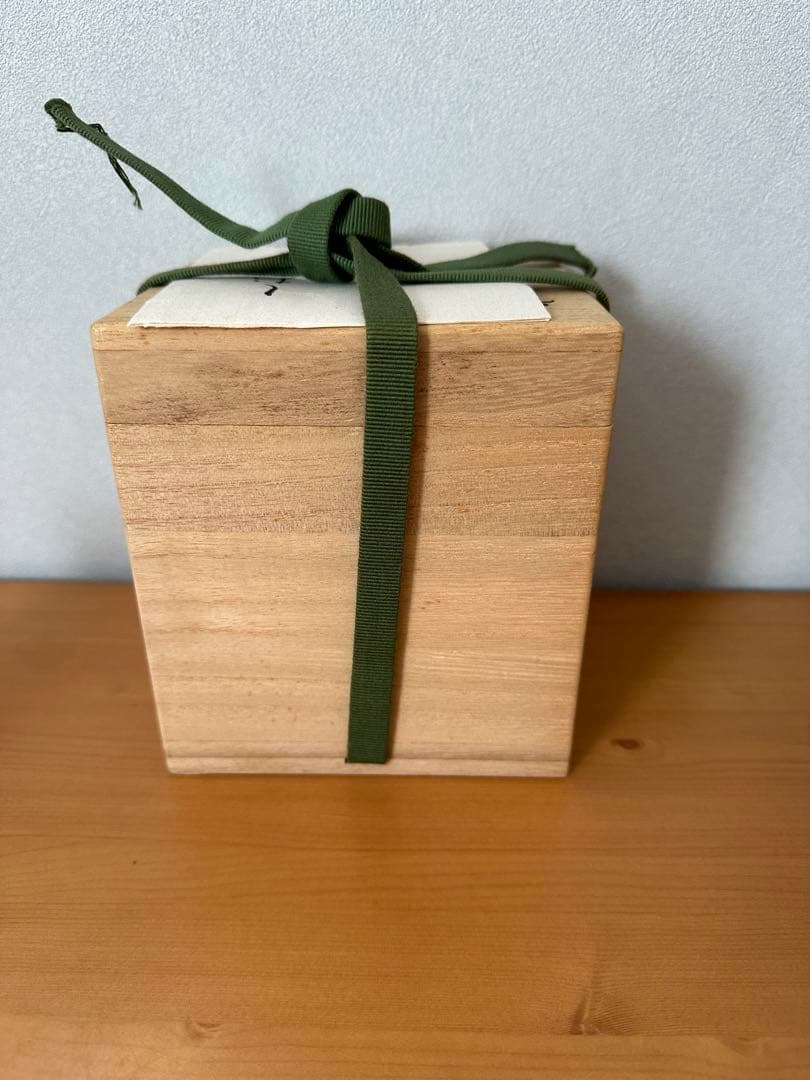 ★セール★井上萬二　人間国宝　青白磁彫文 香炉　笹